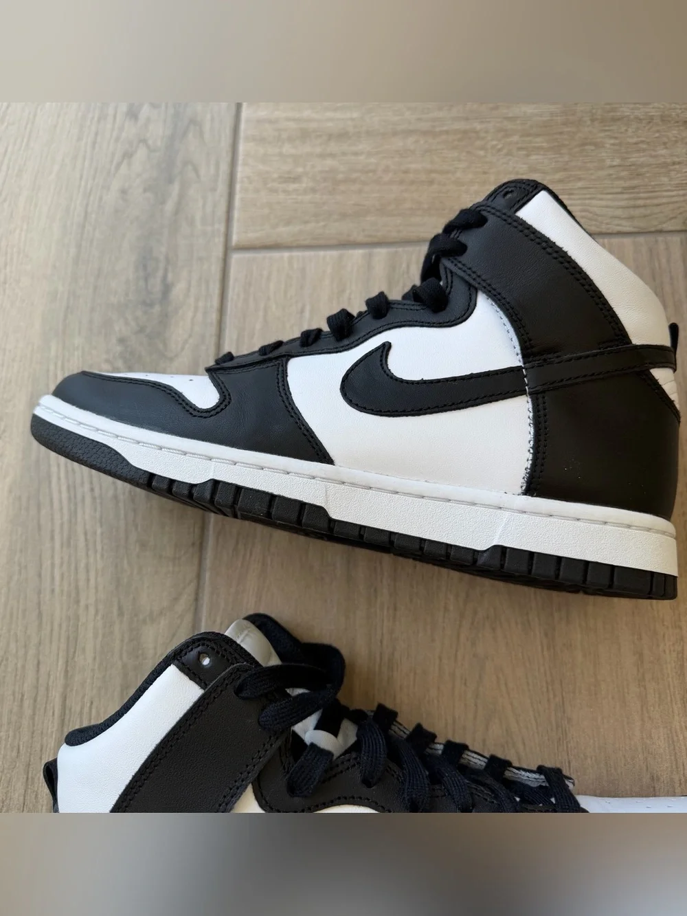Nike Dunk High women’s sneaker shoe sz 8 black white